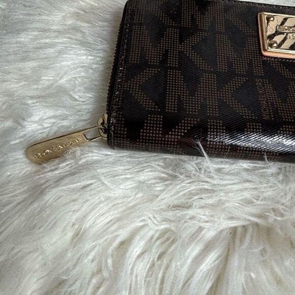 Michael Kors Jet Set
Travel Continental Zip Around Wallet PVC Brown - Picture 2 of 4